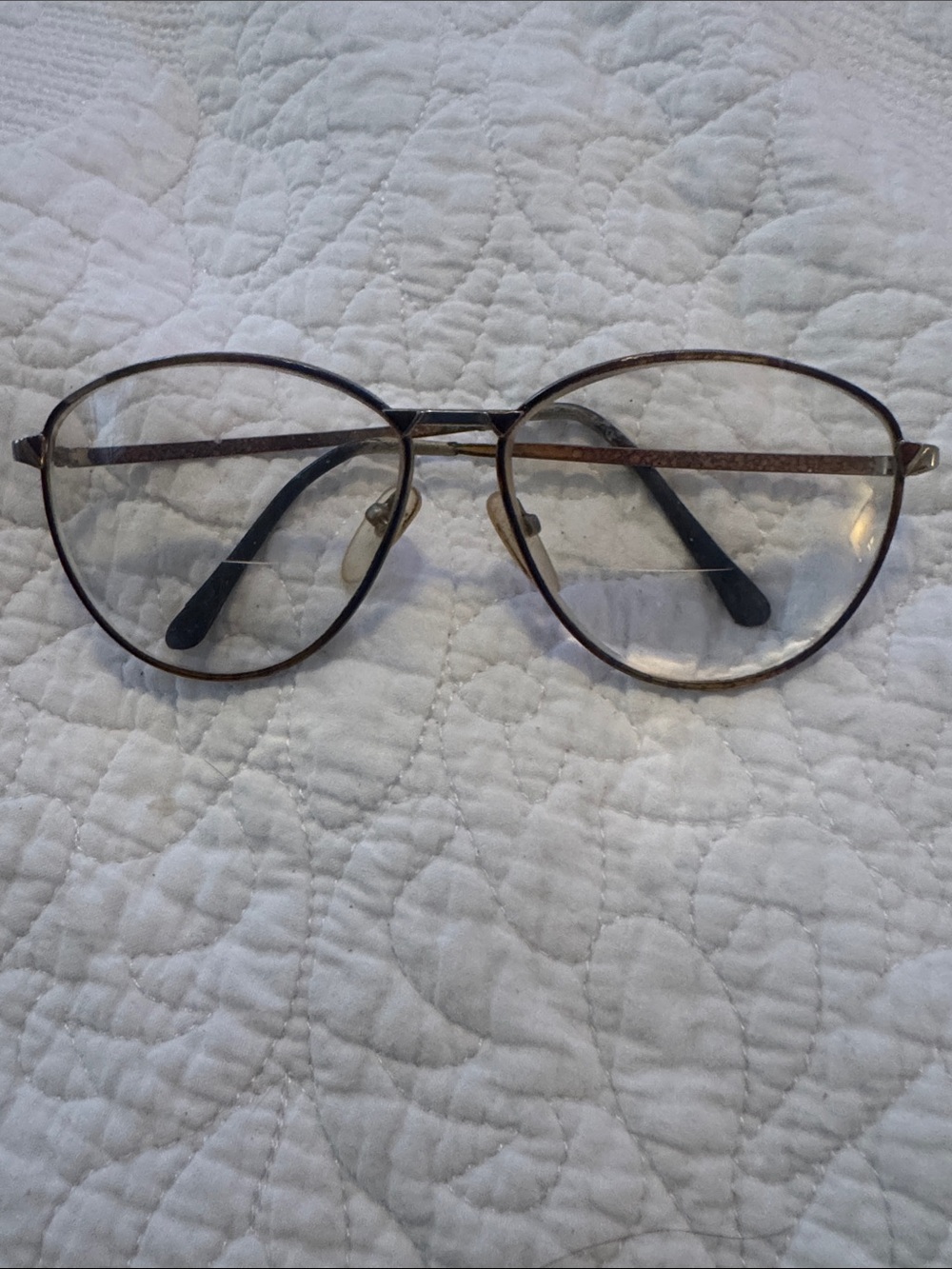 Classic Metal Aviator-Style Reading Glasses in Brown
